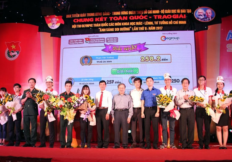 Thí sinh Phạm Văn Trường đoạt giải nhất Chung kết toàn quốc bảng thi cá nhân “Ánh sáng soi đường”
